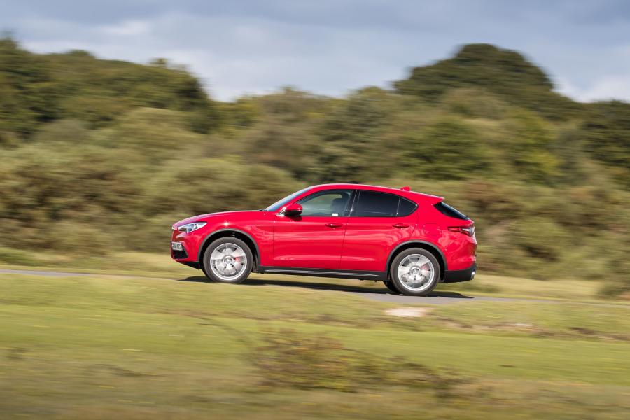  Alfa Romeo Stelvio (949) 2017 года  (UK) (фото 9 из 41)